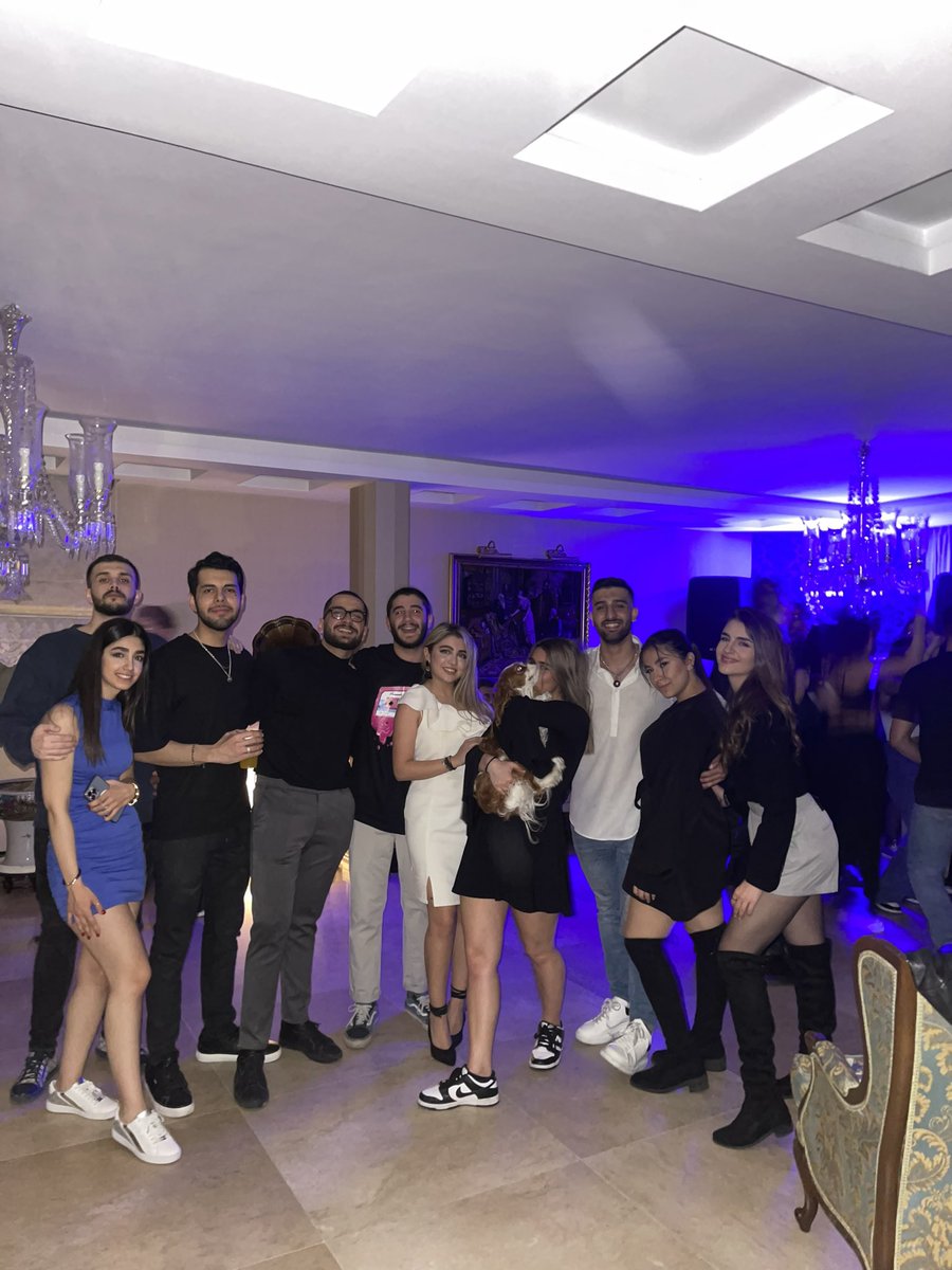 یارا tweet media