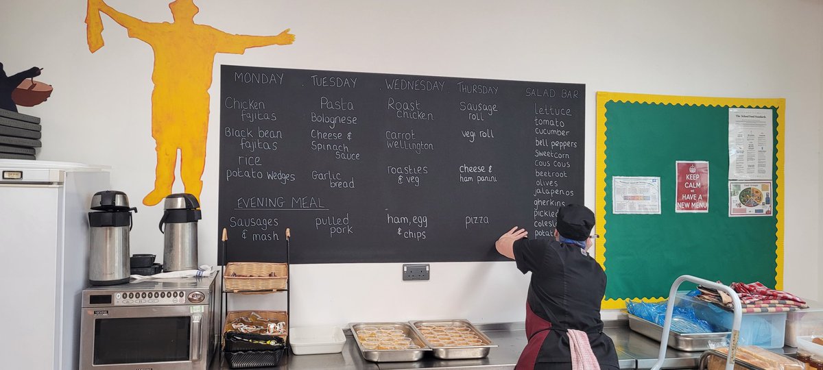Catering 👩‍🍳🧑‍🍳 staff <a href="/LanghamOaks/">Langham Oaks</a> school write up the new menu on the kitchen blackboard ✏️. Great selection of #healthy choices. 🥕🍅🥦 #HealthySchools #Wellbeing