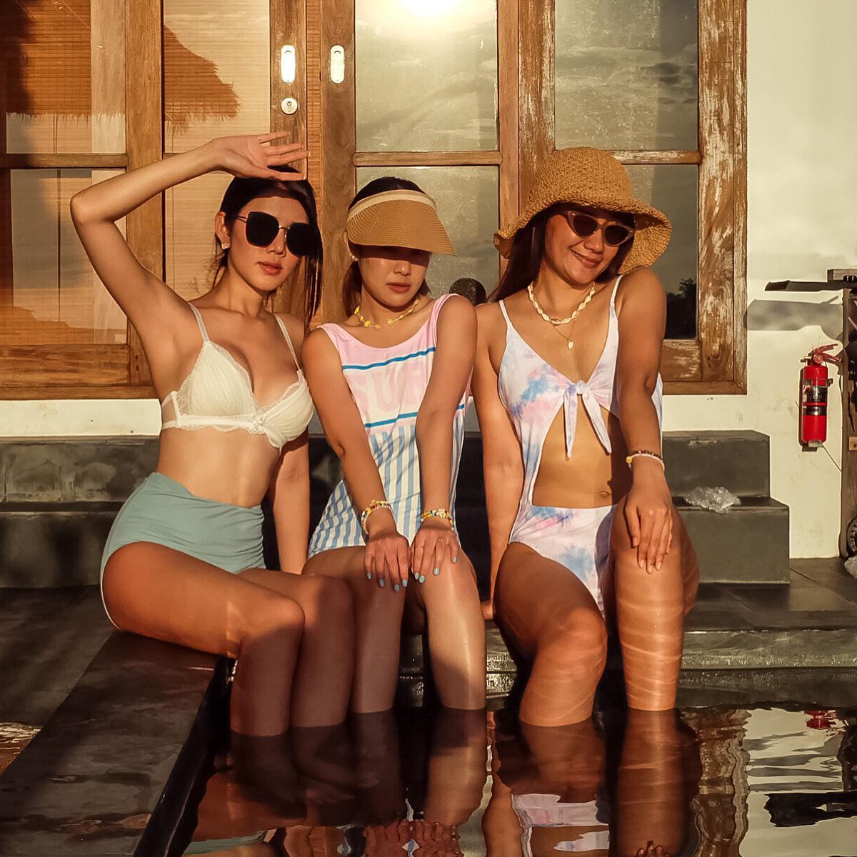 jnsxkce's tweet photo. First day in Thailand with friends.🐢
#friends #CapeSharkVillas #KohTao https://t.co/LdkDEQzeHH