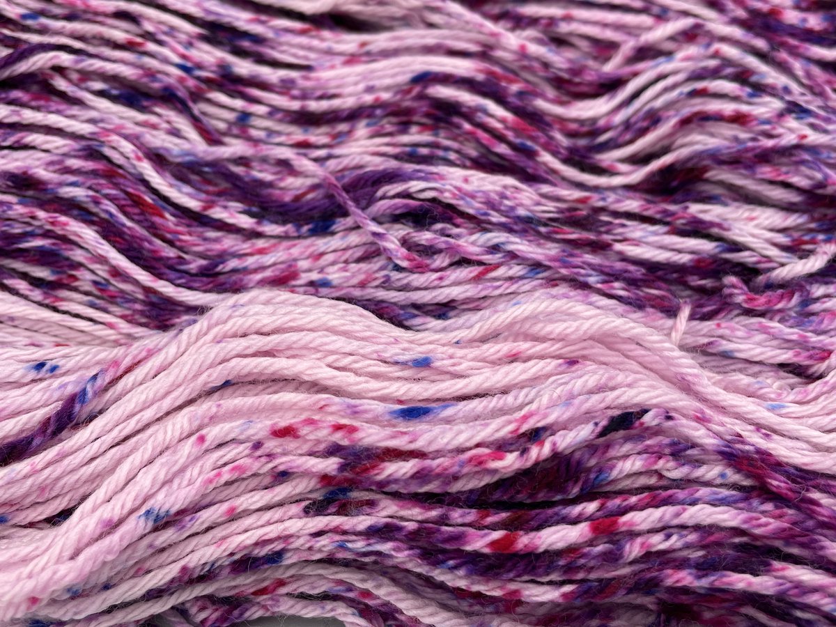 FromTheCauldron's tweet image. #MarchMeetTheMaker day 21: Favourite process

I love it when the dye split into the pigments it's made of. I will often buy a new dye based on how it breaks. 

Here an example of dye breaking on yarn: youtu.be/RR6S-jCyPMk

#WomanInBizHour #MHHSBD #CraftBizParty #UKMakers