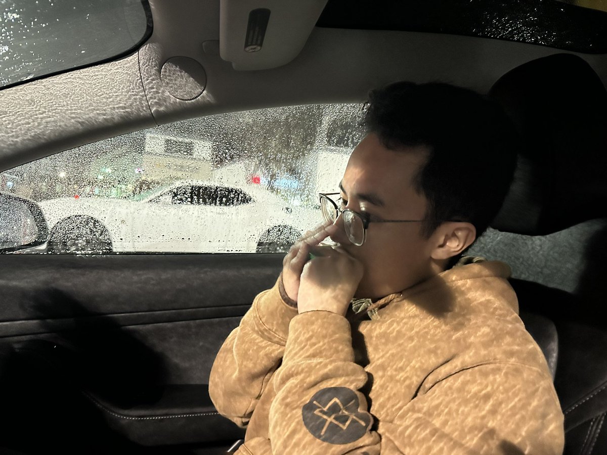 Bad news—not getting the amount of range the car should be getting, so we’re having an unexpected stop. At least <a href="/gavinodorito/">Gavin Nguyen</a> has sick harmonica skills to cheer us up #305tweets