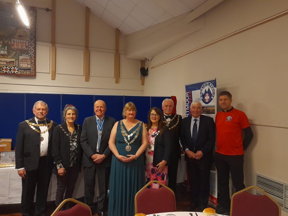 Good to attend ⁦@WestDevon_BC⁩ Mayor Councillor Caroline Mott’s Civic Dinner in Okehampton. Useful funds raised for ⁦@NDSART⁩  from St Patrick’s Day Quiz and raffle, and an interesting talk from Daughter of Dartmoor ⁦@EmmaCunis⁩ . Many thanks Caroline!
