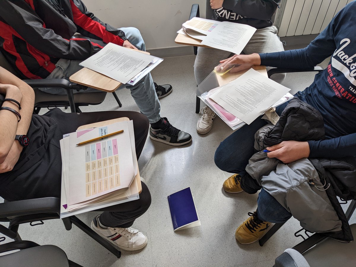 A les III Jornades #FP per a la millora de l'ocupabilitat de l'<a href="/INS_Costafreda/">INS Alfons Costafreda</a>, els alumnes del #CFGM de Sistemes Microinformàtics i Xarxes han fet el taller de "Role Playing. Entrevistes de feina" amb la referent d'ocupació juvenil <a href="/fpdualCAT/">FP dual Catalunya</a> <a href="/educaciocat/">Educació</a> <a href="/fpcatalunya/">FP Catalunya</a>