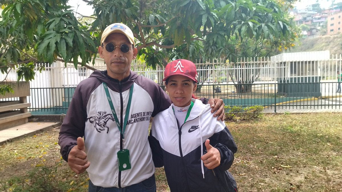 PedroRojas_56's tweet image. #hipismo #hipico Desde esta semana, la jocketa Cindy Paola Carrero, con nuevo agente Wolfang Botino, el popular Marc Anthony del hipismo, a ligar está yunta son 6 kilos de descargo. @CindyPaolaadams