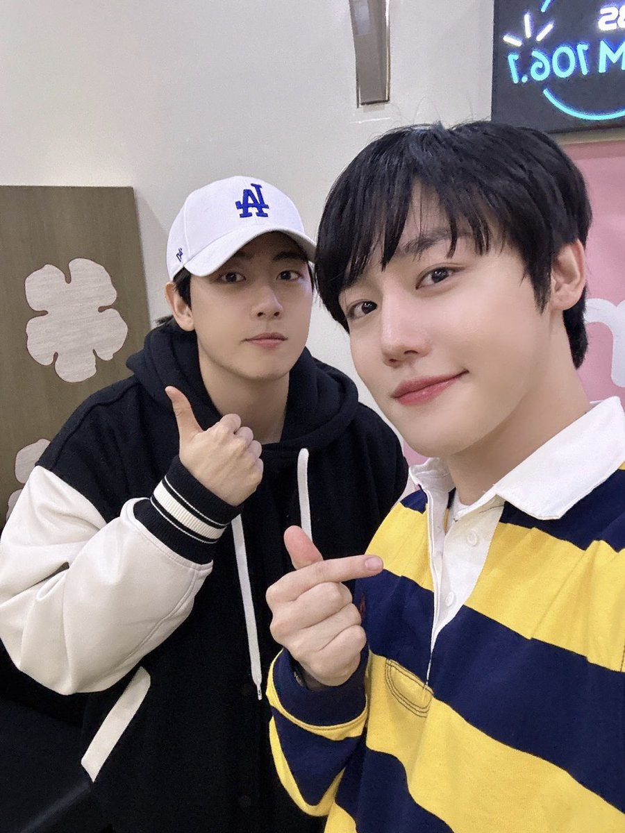 GoldenChild's tweet photo. [💡] #골드니스 여러분!
잠시 후 10:30 PM KBS Cool FM #키스더라디오
#이장준 #김지범 이 출연합니다. 
짱범즈와 함께라면 월요일☀️도 두렵지 않아‼️
오늘도 #비키라 로 놀러오세요❣️

▶ https://t.co/8pukk8p0KU

#GoldenChild #골든차일드 #GNCD
#LeeJangJun #KimJiBeom https://t.co/35c1yQddq5