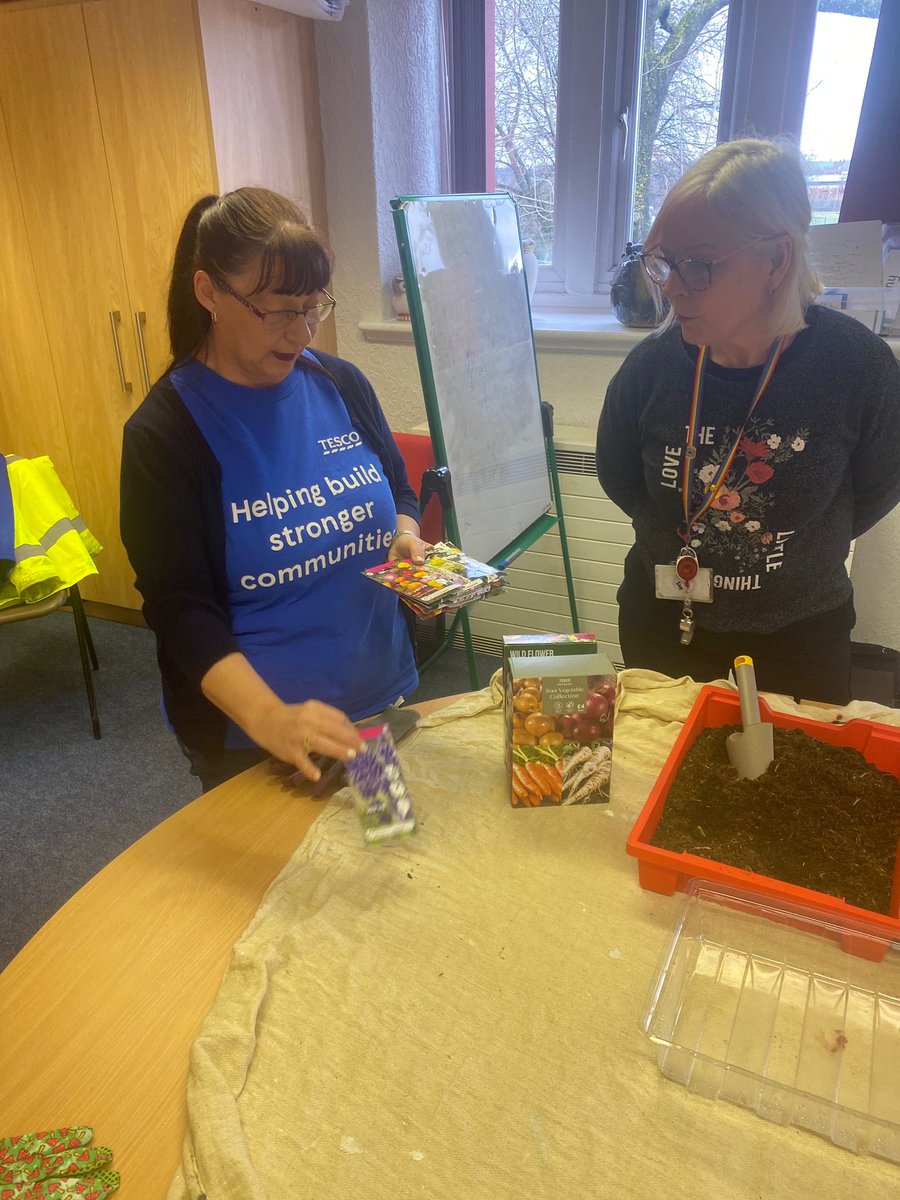 Thank you for letting me join your gardening club, you are growing some great things 🍅☘️💐 🍓 #tescochaddertoninthecommunity x https://t.co/pZbXi8eEud