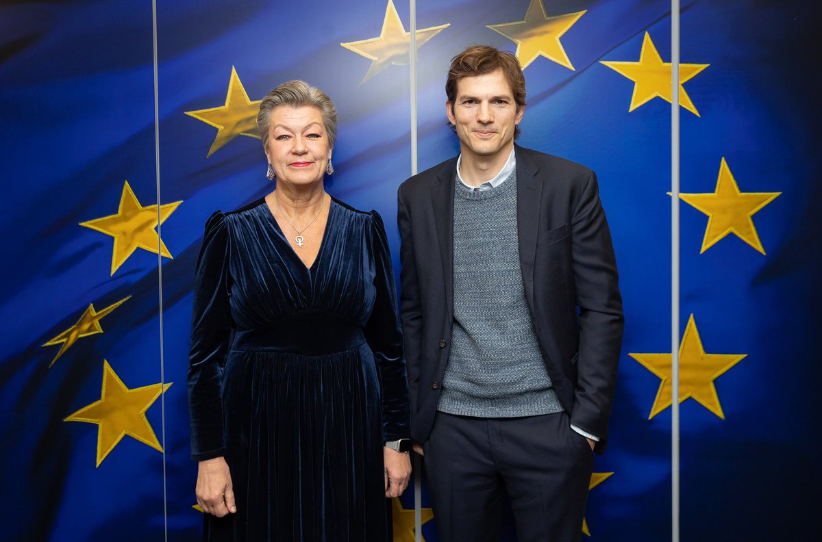 The fight against Child Sexual Abuse #CSA online is a global one. 
Through his work with <a href="/thorn/">Thorn</a>, 
Ashton Kutcher <a href="/aplusk/">ashton kutcher</a> is a tireless advocate. 

Today we spoke about the progress of my EU legislative proposal on CSA. 
And his commitment to say why it is so urgently needed 🙏