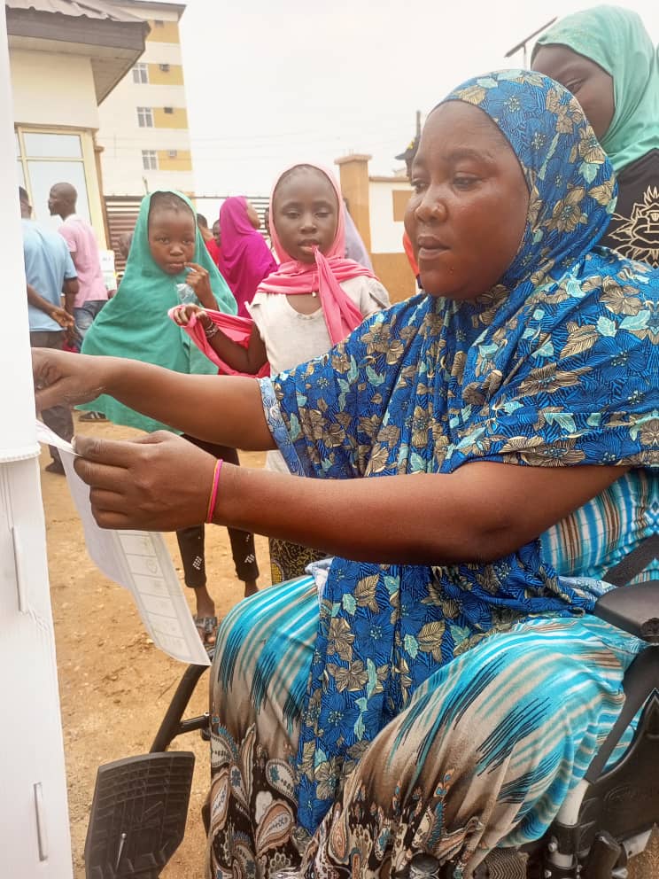 ConstitutionLab's tweet photo. As part of our duties to communicate #TheNigeriaWeWant to communities, Constitution Lab collaborated with @RTInclusion @LEAPAfrica @ng_youthfund @macfound @FordFoundation to engage PWD voters and ensure they participated in #2023elections 

#ElectionResults #INECElectionResult https://t.co/o8d2kQTSKJ