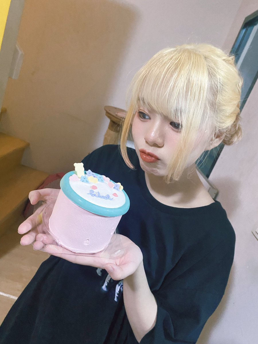 KewWan_TH's tweet photo. wwwwww スタッフさんから撮った���
เมื่อสตาฟถ่ายรูปให้ รักแหละดูออก😂
#kewwan #kewwandeadkat #deadkat #idolcore https://t.co/XORLVl4Bq0