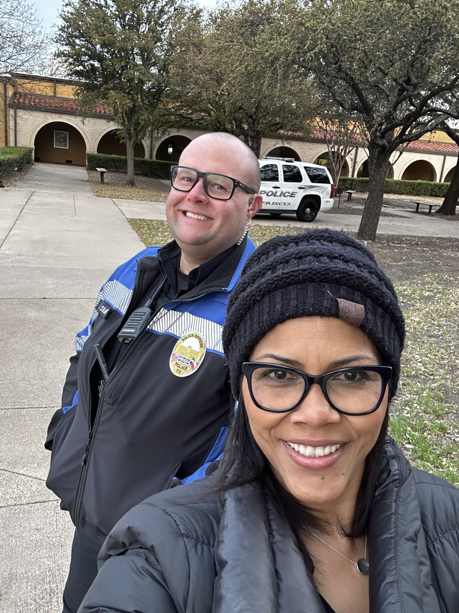 soc_fisd's tweet photo. Back from Spring Break and we’re greeting students w/ smiles!
@FriscoPD @Principal_MsE #GoodVibesOnly #ourSROrocks #fisdmadetoshine https://t.co/HvWHXPfqMX