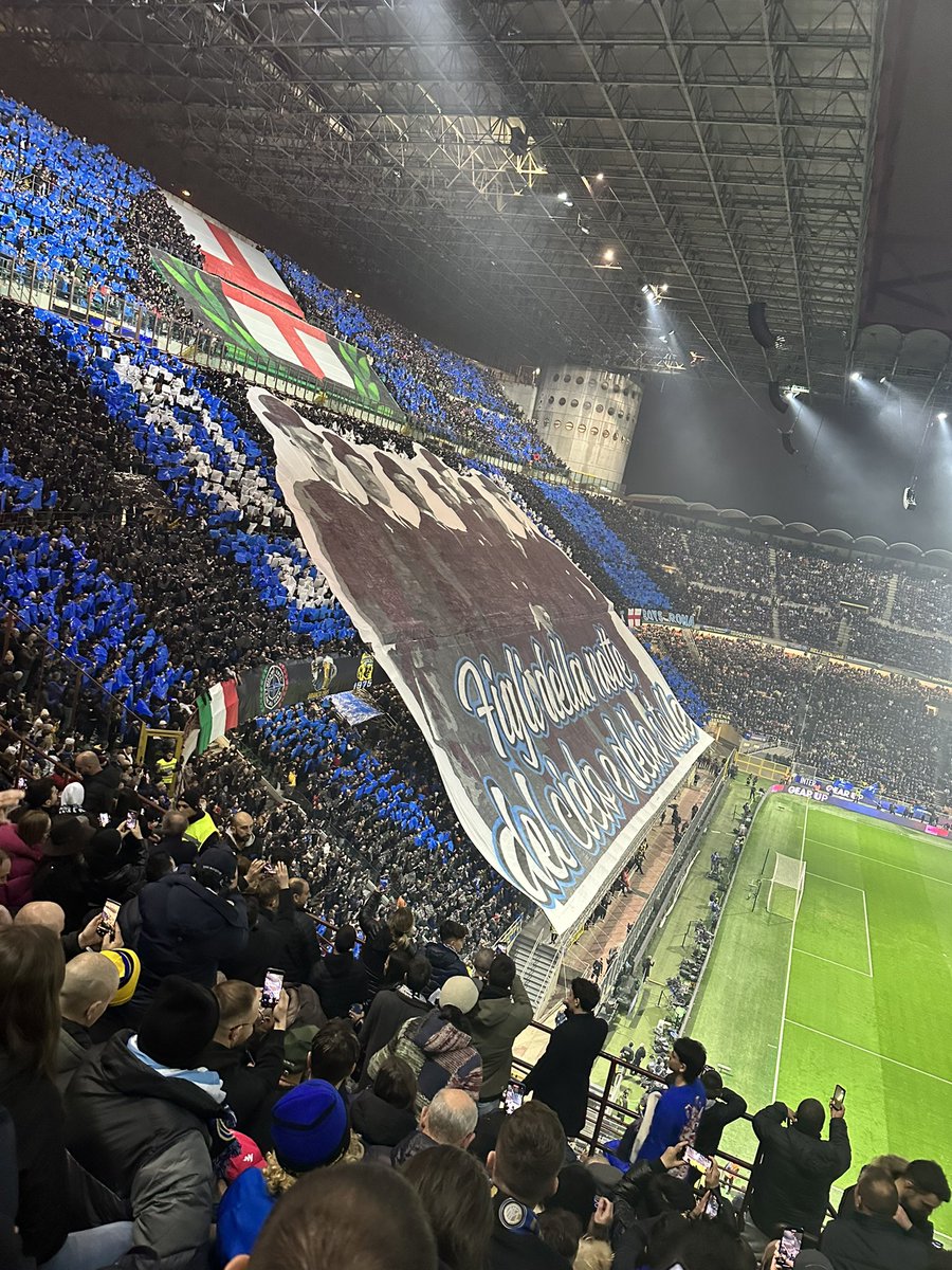 SanassiJewels's tweet photo. Ambiance de malade malgré le vol. #ForzaInter https://t.co/npfCMg6qTn