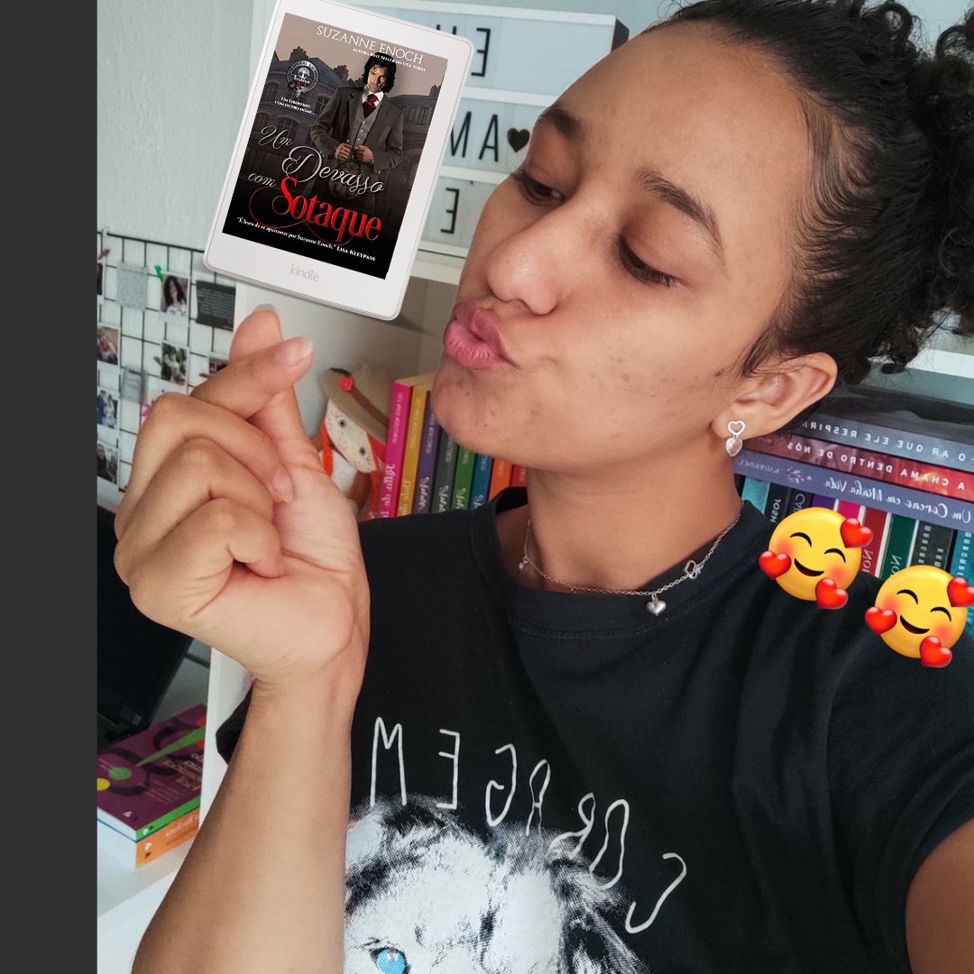 "Seus ombros sob seu lindo vestido azul de caminhada baixaram — Bem… Suponho que comprar chapéus seja um péssimo substituto para a surra em um Campbell, mas se quiser se juntar a mim, não vou objetar. — gesticulou para a porta da pequena loja atrás dele."