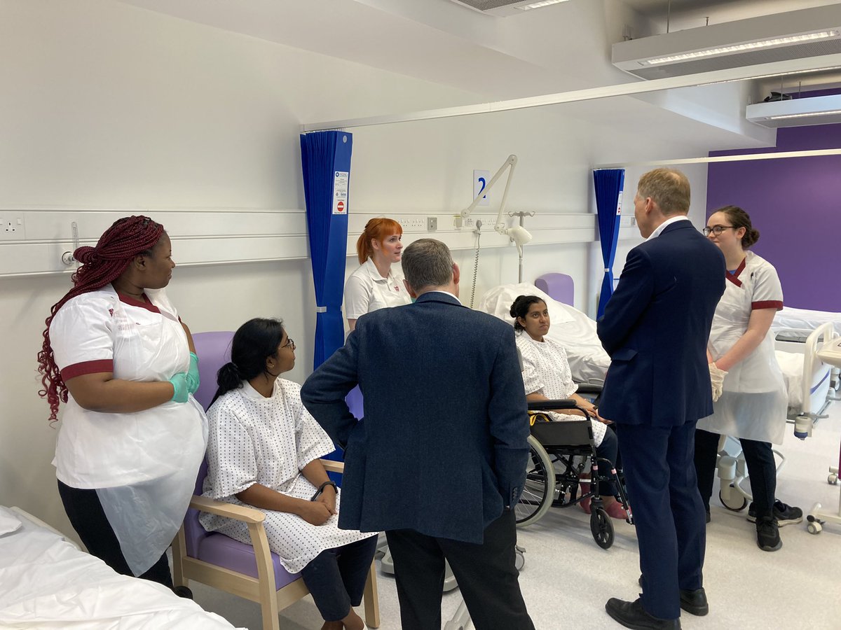 The VC @Hallam_VC and senior leaders from @HallamUniNews came to visit our fabulous new ward in action today @sheffnurse @ahpshu @j9timms @StewyB_SCE @SteveP0ult0n