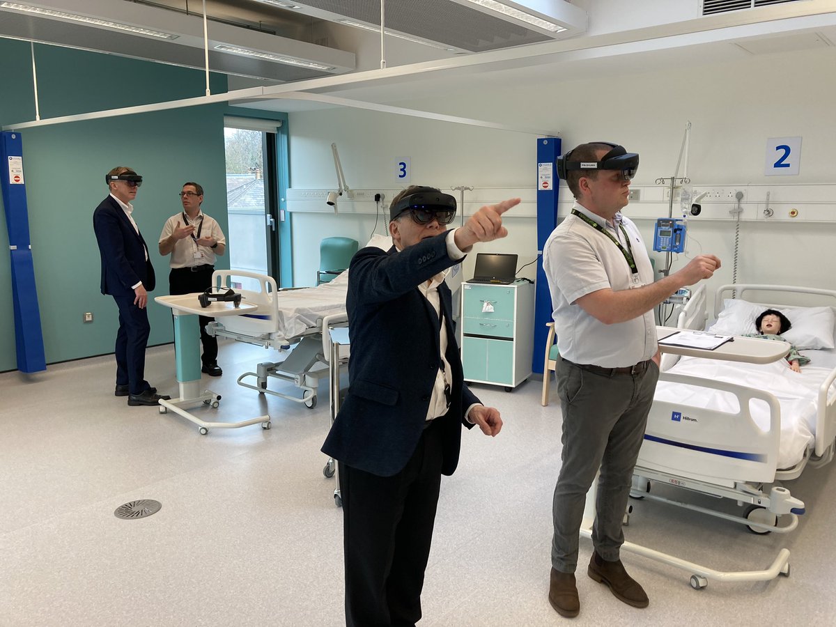 hbattyphysio's tweet photo. The VC @Hallam_VC and senior leaders from @HallamUniNews came to visit our fabulous new ward in action today @sheffnurse @ahpshu @j9timms @StewyB_SCE @SteveP0ult0n https://t.co/2rJ85hNcxO