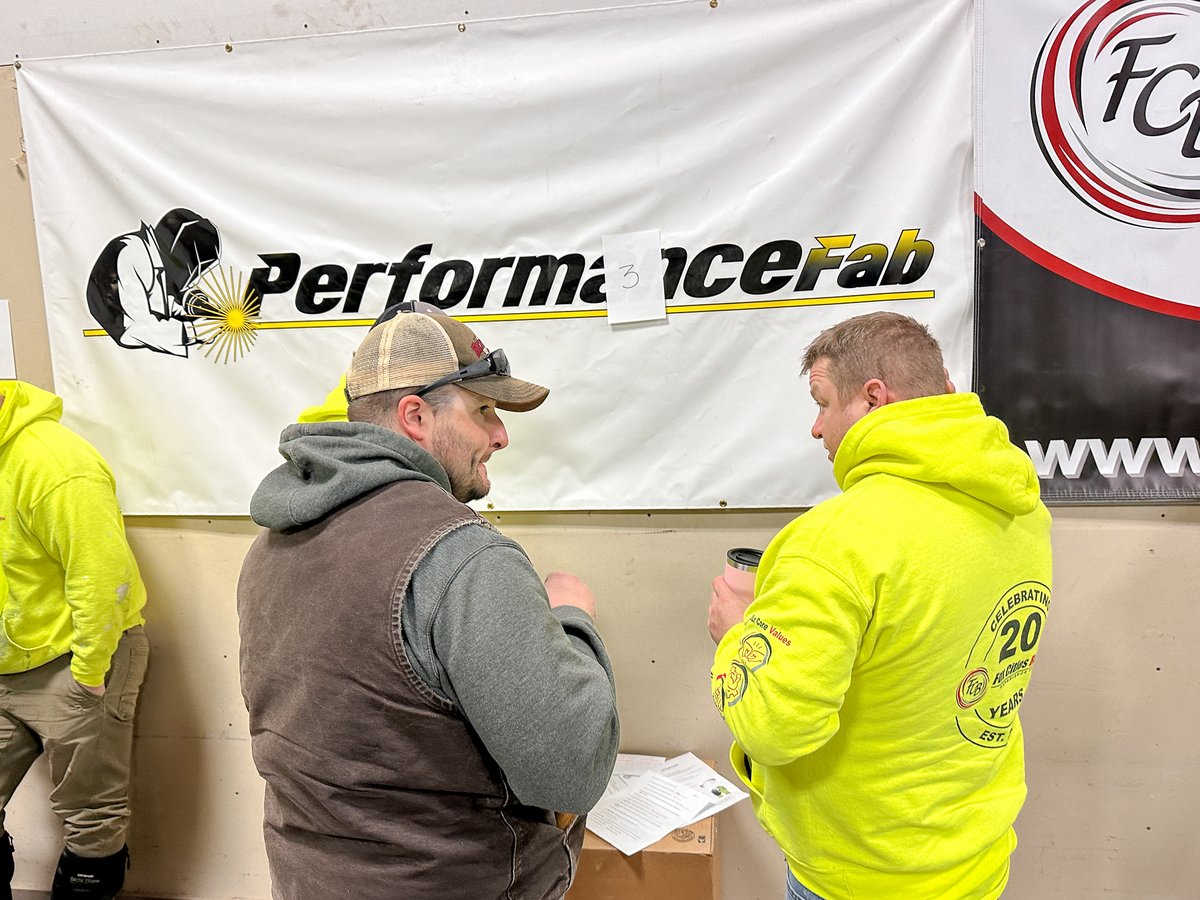 FoxCitiesBuild's tweet image. 👷‍♂️👷🏻‍♀️Starting off the week right with our Crew!👩‍🏭👨‍🏭

#FoxCitiesBuilders #PerformanceFab #TeamBuilding #CompanyUpdates #CompanyCulture #CoreValues #BuildingStrongerConnections