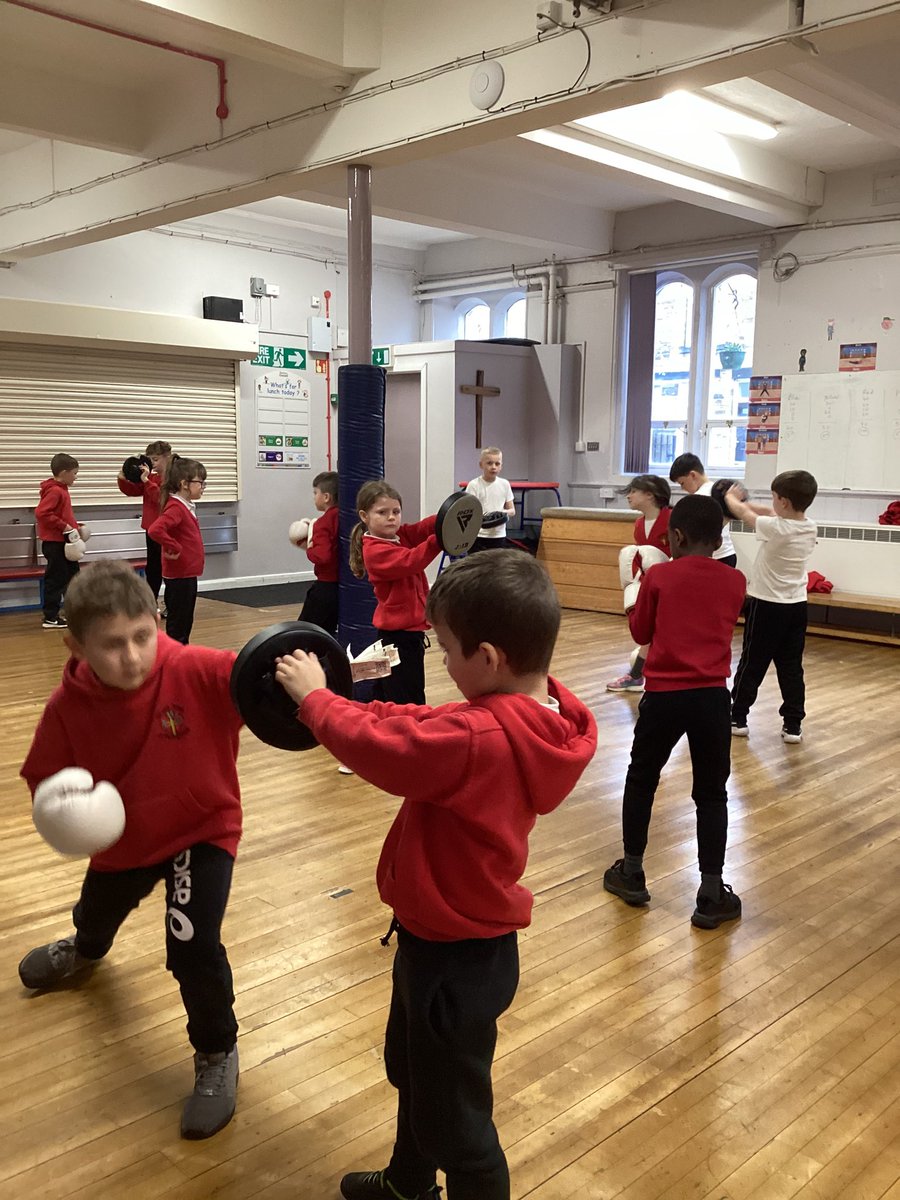HorwichParishCE's tweet photo. In PE, Year 3 have been practising their jab and footwork and learning how to ‘throw a feint’ to deceive our partner. #HPY3 @keypesports https://t.co/PZFf92h622
