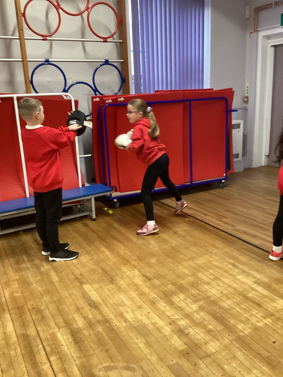 HorwichParishCE's tweet photo. In PE, Year 3 have been practising their jab and footwork and learning how to ‘throw a feint’ to deceive our partner. #HPY3 @keypesports https://t.co/PZFf92h622