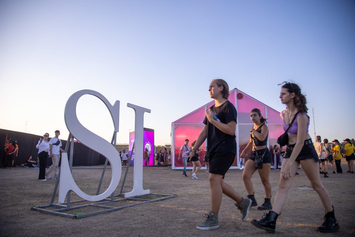 San Isidro nuevamente fue sede de Lollapalooza, el festival de música más importante del país
#festival #Lollapalooza #Música #sanisidro #sede
<a href="/SanIsidroGob/">San Isidro</a>
<a href="/gustavoposse/">Gustavo Posse</a>
<a href="/leandrojmartin/">Leandro Martin</a>
<a href="/PosseMacarena/">Macarena Posse</a>
<a href="/Cultura_SI/">San Isidro Cultura</a>

zonanortevision.com.ar/291436/san-isi…