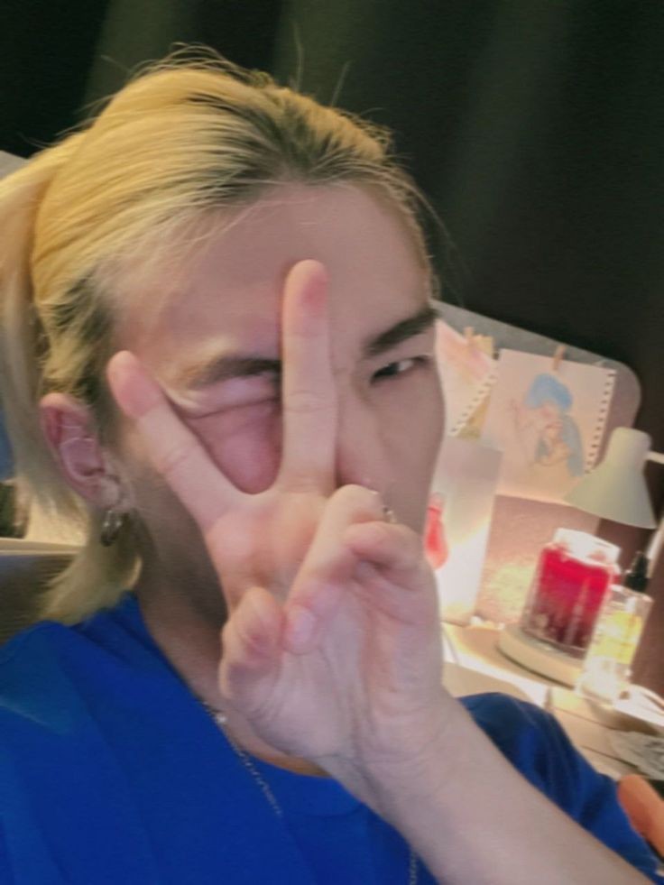 lunarhleb's tweet photo. #영원보다_오래_사랑해_현진아
#HyunjinPaintsTheWorld
#HappyHyunjinDay https://t.co/WtHbOLiYyf