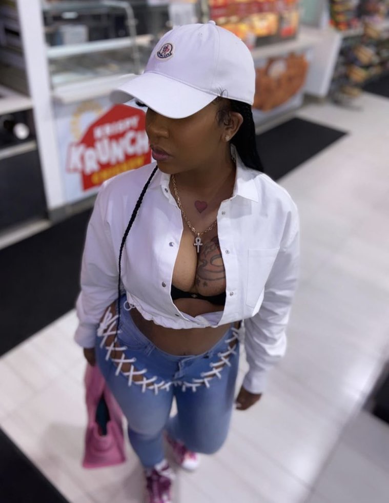 ᥫ᭡. tweet media