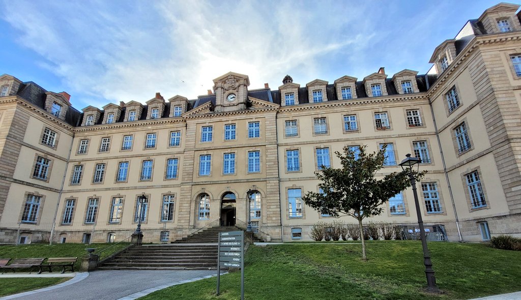 aclimoges's tweet image. Début des épreuves de #spécialités du #Bac2023 au lycée Gay Lussac de #Limoges. La rectrice @CDrucker_Godard présente sur place pour encourager les élèves et remercier les équipes pour l&apos;organisation des épreuves.