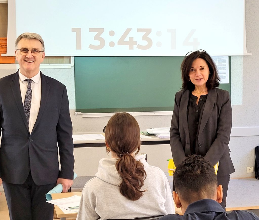 aclimoges's tweet image. Début des épreuves de #spécialités du #Bac2023 au lycée Gay Lussac de #Limoges. La rectrice @CDrucker_Godard présente sur place pour encourager les élèves et remercier les équipes pour l&apos;organisation des épreuves.