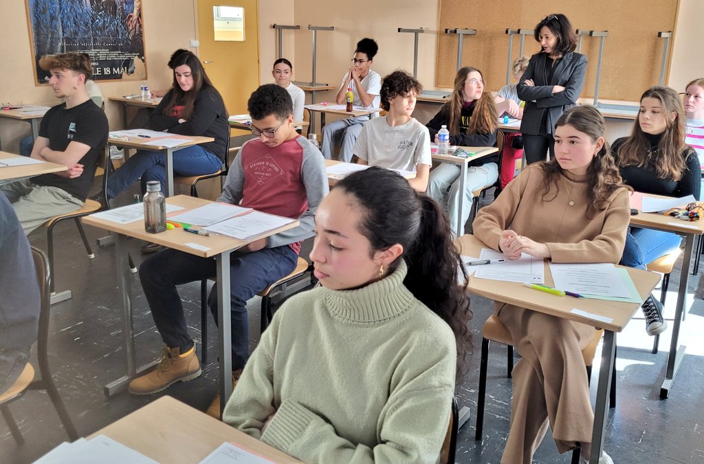 aclimoges's tweet image. Début des épreuves de #spécialités du #Bac2023 au lycée Gay Lussac de #Limoges. La rectrice @CDrucker_Godard présente sur place pour encourager les élèves et remercier les équipes pour l&apos;organisation des épreuves.