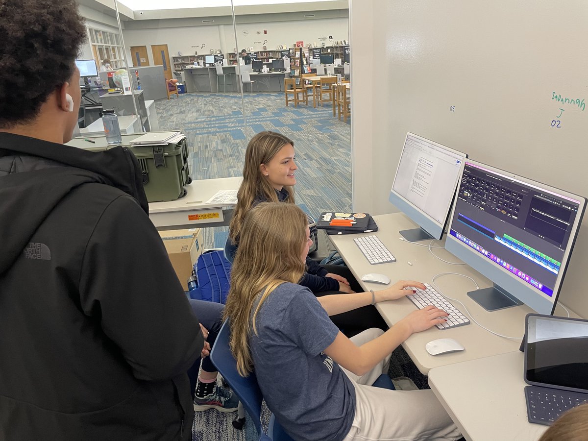 aussieandrew's tweet photo. Students in @H2BE_hudson use #iMovie in the Digital Den to create public service announcements about cancer awareness. #hudmediatech https://t.co/XYGfX6Ylad