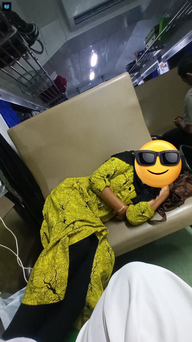 Askrlfess's tweet photo. [Askrl] ngga enak banget mau negornya😭😭 jadi seatku harusnya di 21E (hadap depan sesuai jalannya kereta) tapi ibunya minta tuker karena katanya mual kalo kereta jalannya mudur. yauda aku nggapapa. tapi dariawal sampe aku turun, ibunya tidur 3 seat sendiri sampe (cont) https://t.co/bkPLBmSbtJ