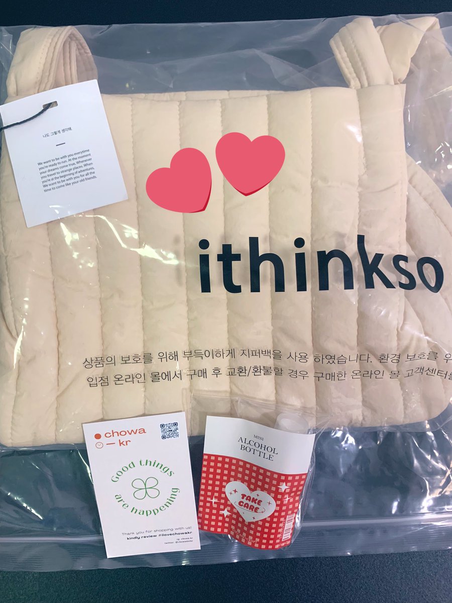 vvsmaimai's tweet image. ได้รับกระเป๋าแล้วค่า #ilovechowakr ความไถเจอกระเป๋าน่ารักๆแล้วทักไปมีของพร้อมส่งพอดี มันช่างเป็นโชคชะตาฟ้าลิขิต ความบังเอิญในบังเอิญนี้🤍 กระเป๋าเกาหลีเกาใจ ทรงก็น่ารักนุ่มนิ่มมากเลยค่ะ มีของแถมมาให้ด้วย ขอบคุณนะค๊า🙇🏻‍♀️😍 @chowadotkr #ithinkso #cutebag