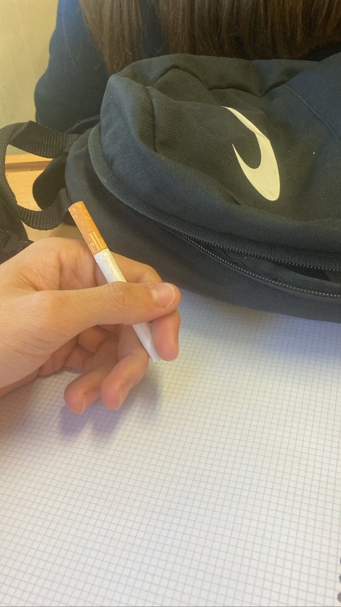 adriirdgzz's tweet photo. se me ha kedado el boli sin tinta https://t.co/6VWjkqHhhr