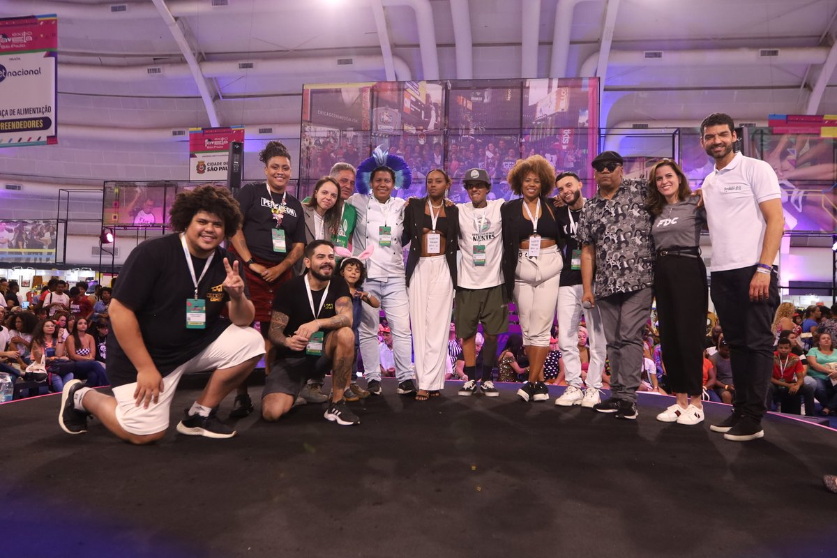 DomCabral's tweet photo. 🥇 Os finalistas que você respeita!

No encerramento da @ExpoFavela, conhecemos os 10 empreendedores finalistas, selecionados entre os 300 expositores.

Parabéns a todos e todas! Vamos juntos construir uma história de potência e crescimento!

#Oportunidade #FDC #ParaSerRelevante https://t.co/OfB25iWLPP