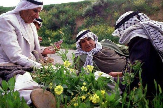 "أن تعيش مستمتعاً بما تملك أهم من أن تحصل على ثروة أكبر، تأمل:
٧٠٪ من مزايا جهازك الجوال لا تلزمك!
٧٠٪ من إضافات وسرعة سيارتك لا تحتاجها!
٧٠٪ من مساحة منزلك لا تستخدمها!
٧٠٪ من حياتك التي قضيتها في جني المال، سيستمع الآخرون بها!
فلا أقل من أن تستمع بالـ ٣٠٪ المتبقية"(م)

#جماليات