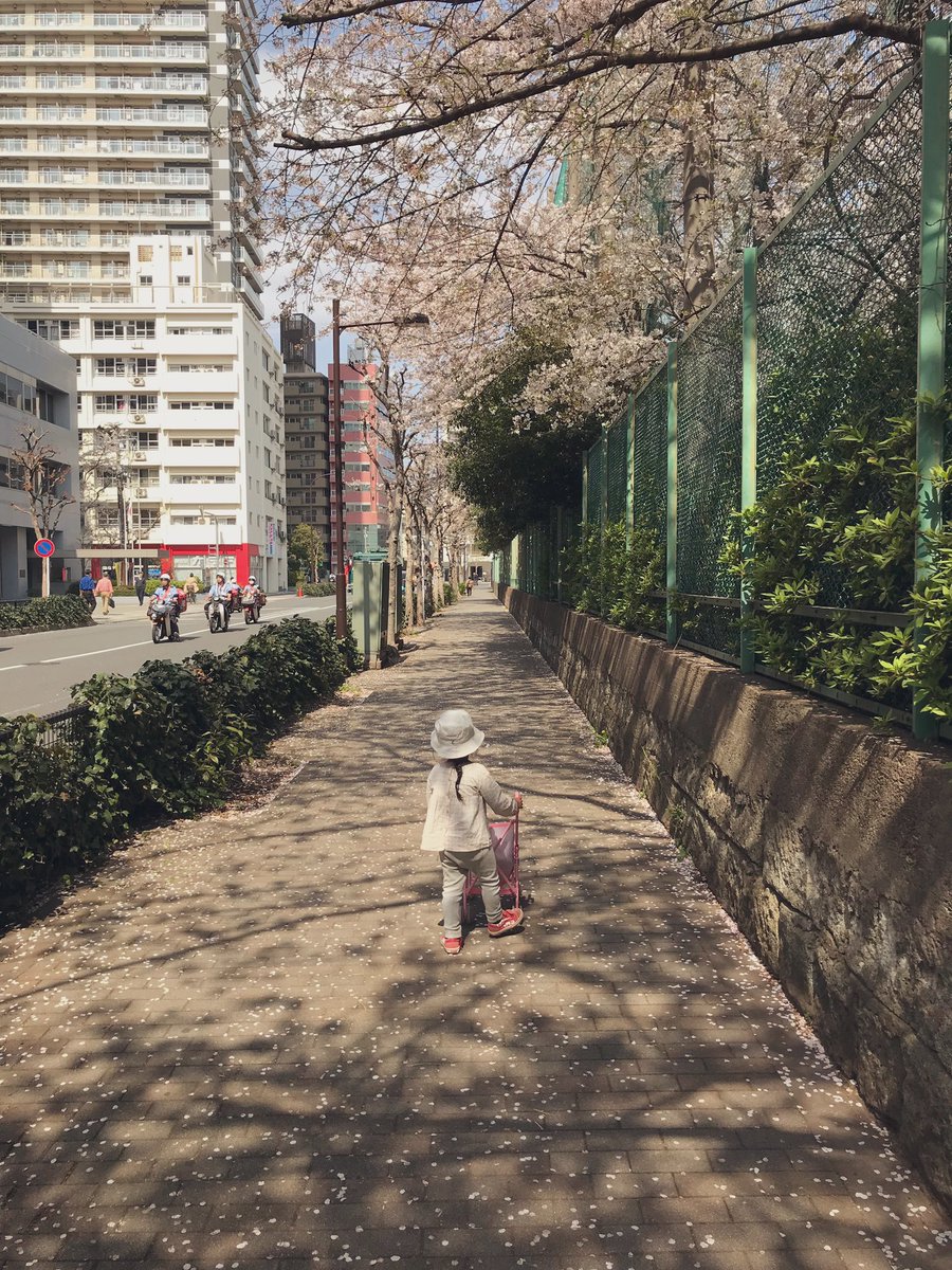 あと1ヶ月で、妻と娘が亡くなってから4年。 この4年間、涙を流す度に、「夫として、父として、強く生きなくては」と自分に言い聞かせた。 でも今は、弱い時があってもいいと思うようになった。 なにより、妻と娘が愛してくれた自分らしくあることを大切にしたい。