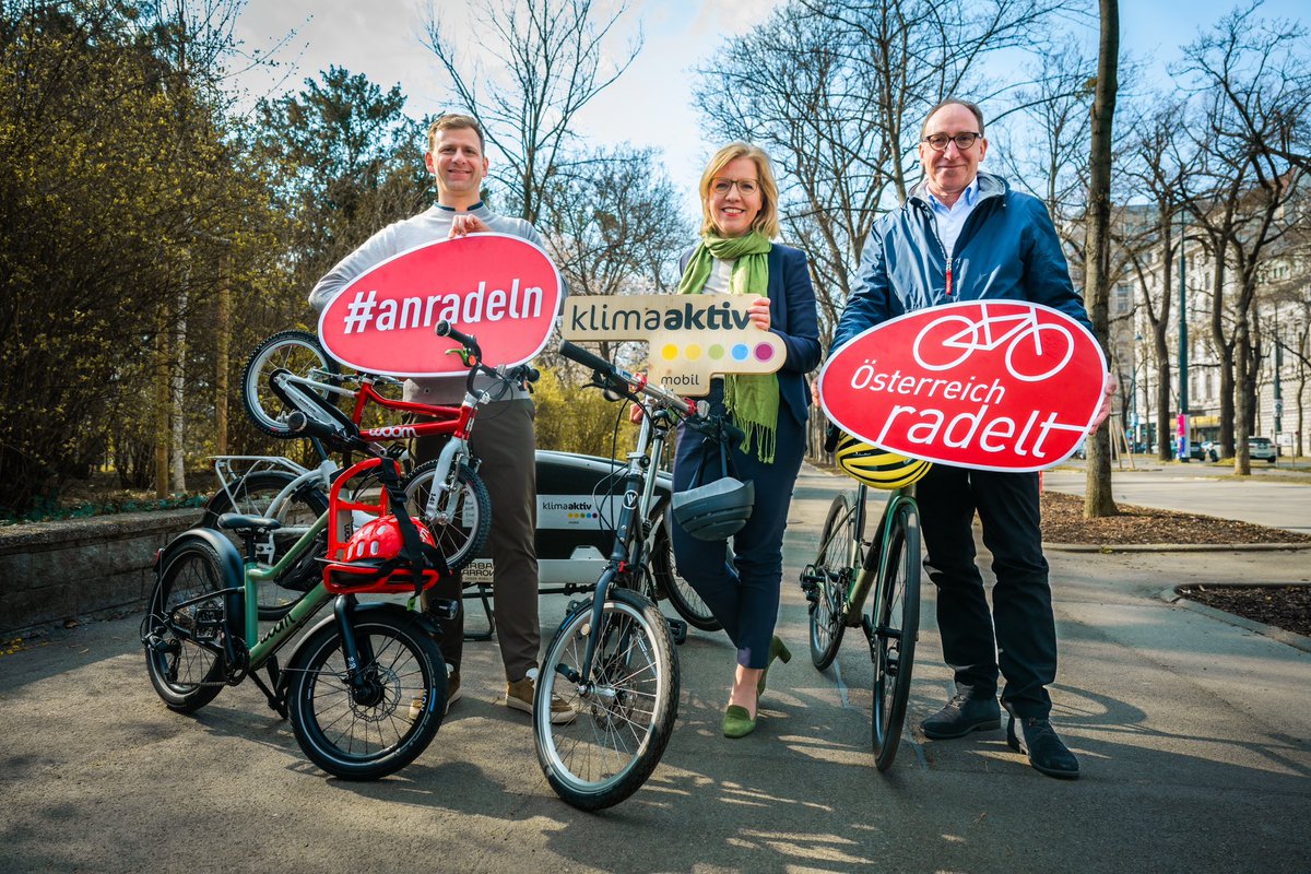 lgewessler's tweet photo. 2,7 Mio. Menschen im Land fahren regelmäßig mit dem #Fahrrad & legen dabei mehr als 6 Millionen km zurück - egal ob auf dem Weg in die Arbeit, in die Schule oder in der Freizeit. Diese #Rad-Kilometer können auch heuer wieder bei der Aktion #Österreich #radelt gesammelt werden. https://t.co/Qc1Cf8l5i7