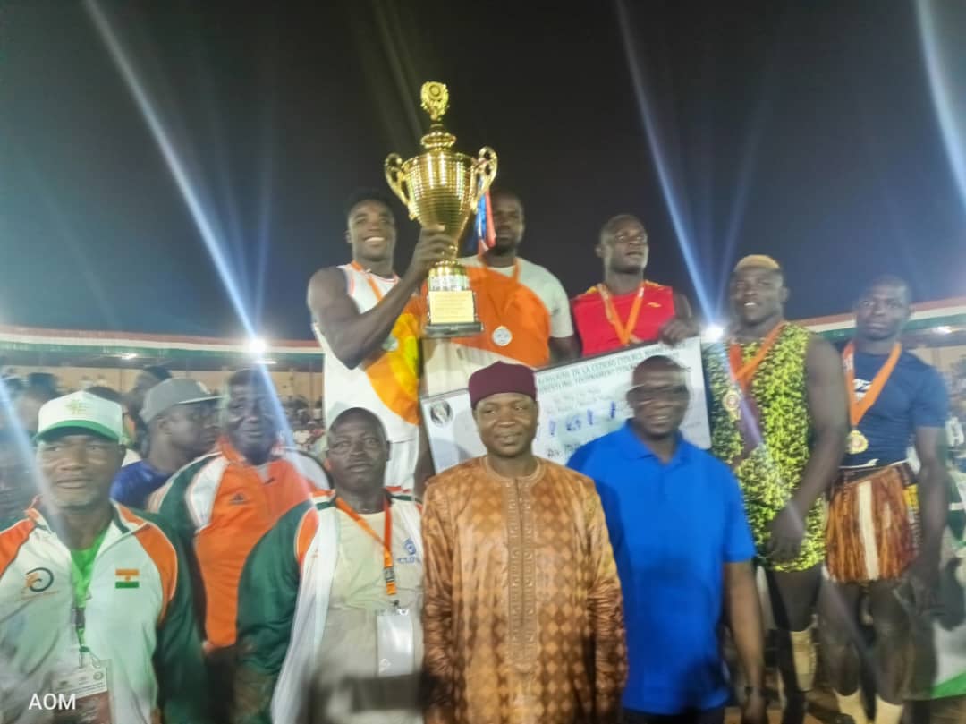 ecowas_cedeao's tweet photo. Après trois jours de combats très techniques et de haut niveau, le 12ème tournoi de lutte africaine de la CEDEAO qui opposait plus d’une soixantaine de lutteurs venus de treize (13) pays membres de l’organisation régionale, a pris fin ce dimanche 19 mars 2023 à Niamey au Niger. https://t.co/y4K9mG3E7v