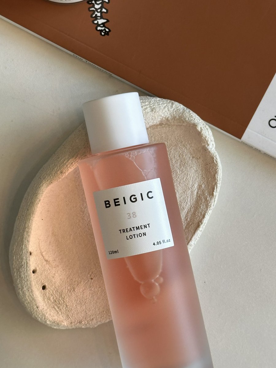 tamjaichunbkk's tweet image. ส่วนตัวเราชอบตัว Comforting Cream มาก ทาแล้วตื่นมารู้สึกผิวชุ่มชื้น ช่วยให้แต่งหน้าง่ายขึ้น ใครสนใจอยากลองซื้อมาใช้ สามารถซื้อ BEIGIC Signature Facial Trio Gift Set ได้ที่ FIRSTER ทั้ง 2 สาขา King Power Mahanakorn และ Siam Square ซอย 7
#BEIGIC #Timeforyourself #Firsterbeauty