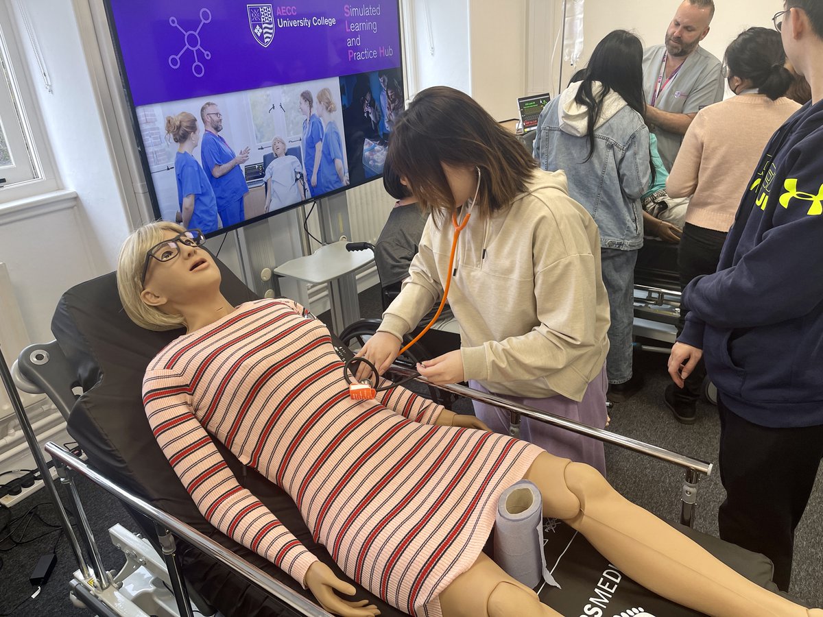 HealthSciUni's tweet photo. 3/6: ...sessions in our #SimulatedPractice & Learning Hub, inc. making use of the Anatomage Table. The IMU students also participated in #Rehabilitation skills workshops in our on-site Integrated Rehabilitation Centre delivered by #chiropractic & exercise & health lecturers. https://t.co/O1L4o9a3nD