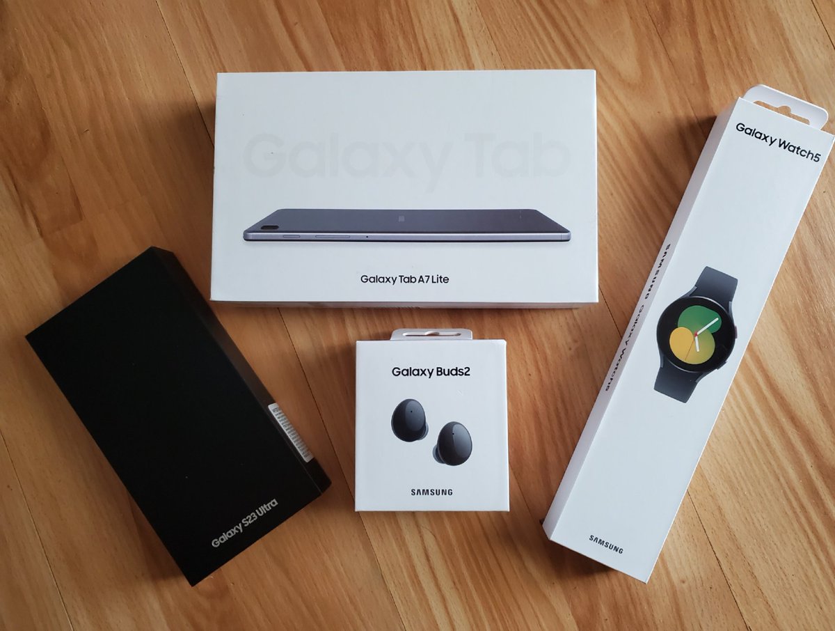Perillost's tweet photo. Big thanks to T-Mobile and Samsung! I won a huge T-Mobile Tuesday prize! So cool! New toys! Can't wait to start playing with them! #GetThanked #TMobileTuesdays https://t.co/J3H4k0Shn2