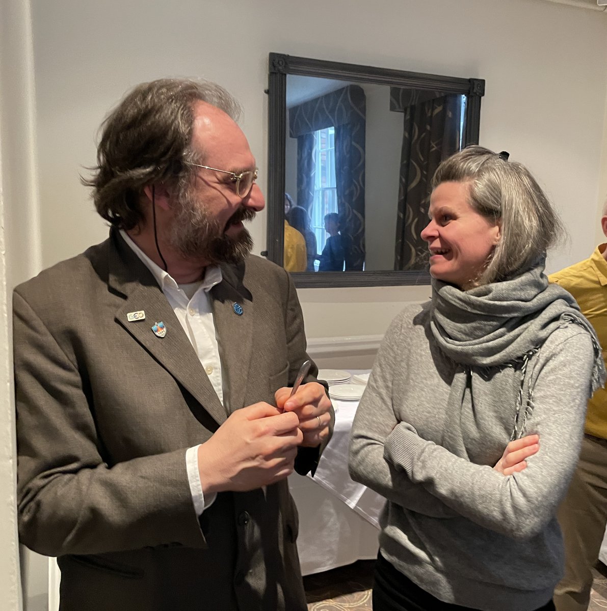 🎵 #Salisbury fields forever 🎵 Last week our researchers @geogiralt and <a href="/joanma747/">Joan Masó Pau</a> spent 3 wonderful days at the <a href="/H2020_FRAMEwork/">The Framework Project</a> General Assembly discussing #farming #CitizenScience and #DataScience 🌾🌻 Aren't these landscapes a delight? 📸