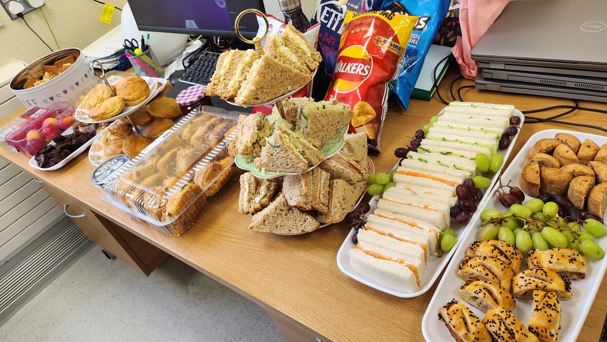 WHHFrailty's tweet image. A well deserved thank you to our Student OT, Jade in her last week on placement with us - thank you Jade!💚 #sharedLunch #frailtyteam #EKHUFT @EKHUFT @TherapiesEKHUFT