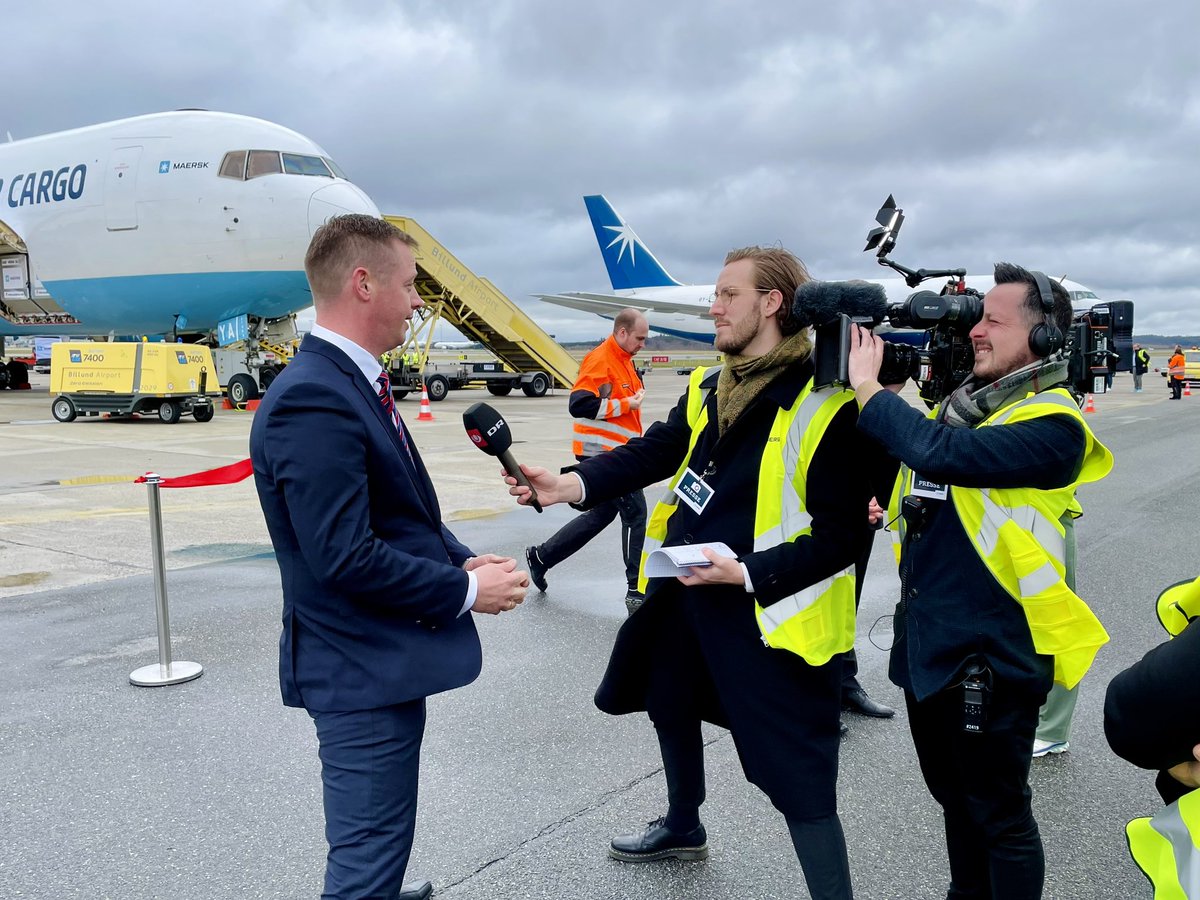 ThDanielsen's tweet photo. Mærsk Air Cargo åbnede i dag i Danmark - endda med direkte fragtfly mellem Billund og Kina ✈️ 
- Det er stort for Billund og for Danmark 💶
- Det betyder nye arbejdspladser 👩‍✈️
- Flere muligheder ↔️ #dkpol https://t.co/4mA39xF2LC