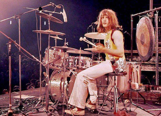 Happy Birthday,Carl Palmer

One of the best drummers  