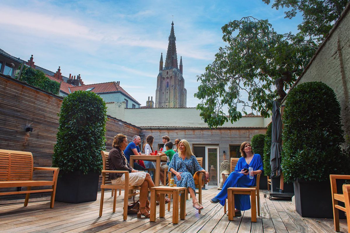 MuseaSculpta's tweet photo. 🌱Spring has sprung at Musea Sculpta!🌱Come breathe in the fresh air &amp; bask in the beauty of our unique courtyard while soaking up the sunshine. We can't think of a better way to welcome the new season!🌷🌞
— 
#spring #springtime #garden #nature #courtyardgarden #SpringInBruges https://t.co/DPCfuDff7L