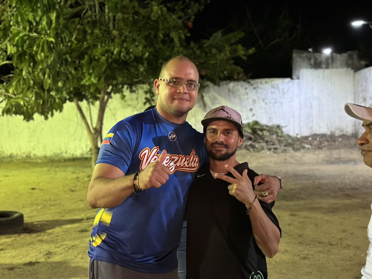 pedroluisanchez's tweet photo. Seguimos apoyando a nuestra gente esta vez con el apoyo y colaboración para la creación de la primera Liga Municipal de Bolas Criollas 
Cuenten conmigo siempre 
Vamos Palante 💪 https://t.co/4qk9AXO9bg