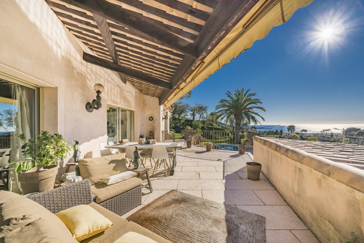 EstateNetFrance's tweet photo. This charming villa offers a peaceful setting in Le Cannet, Collines.

REF. 9234 | 📍Le Cannet, Collines
4 bedrooms / chambres
3 bathrooms / salle de bains
234 sqm area / surface
1 207 sqm land area / terrain

#KnightFrank #KnightFrankFrenchRiviera #KFhome
https://t.co/UENkxnbXFq https://t.co/0mCaJ9Rr0T