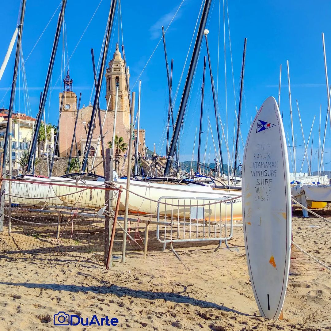 A Sitges pots practicar qualsevol esport aquàtic que et puguis imaginar!

Sortir a navegar, practicar vela, pescar…

I a tu, t’agraden els esports nàutics? ⛴️ #BCNmoltmés

📸 @duarte__arte (IG)
#PaisatgesBarcelona #local
@garrafturisme @turismedesitges