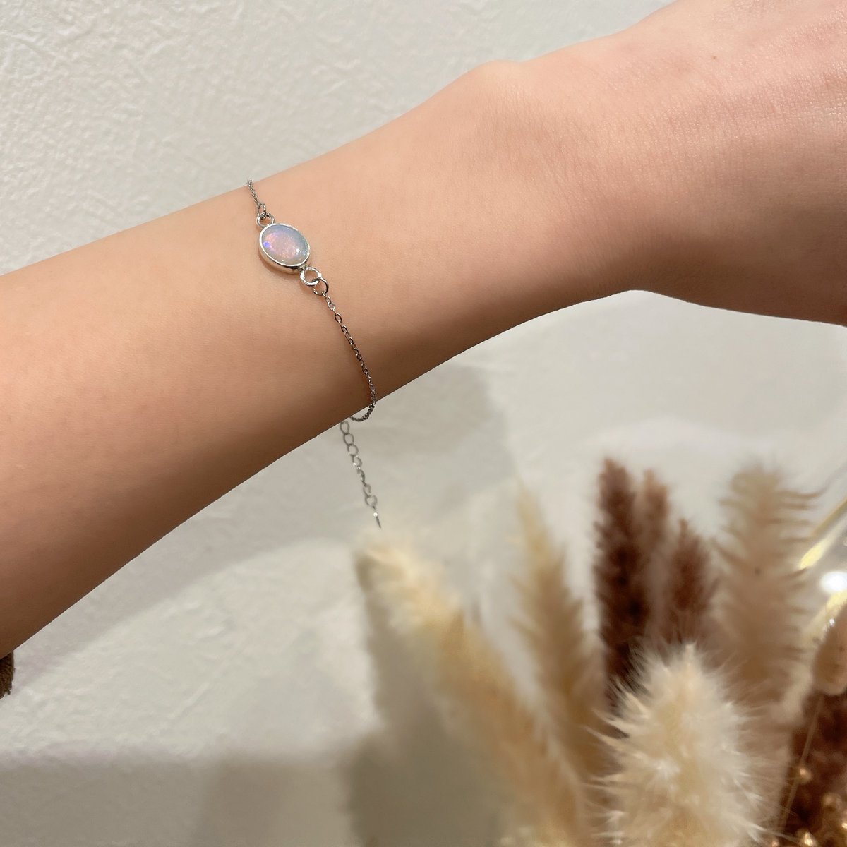 《 remake 》
同じ作家仲間さんのkarakulさんから
オパールのリメイクのご依頼✨

ゴールドの指輪からオパールを丁寧に取り外し、華奢なシルバーチェーンのブレスレットに変身。
⁡
お家に眠ってる天然石、ルース、指輪等ございましたら新しく命を吹きかけるお手伝いをさせていただきます。