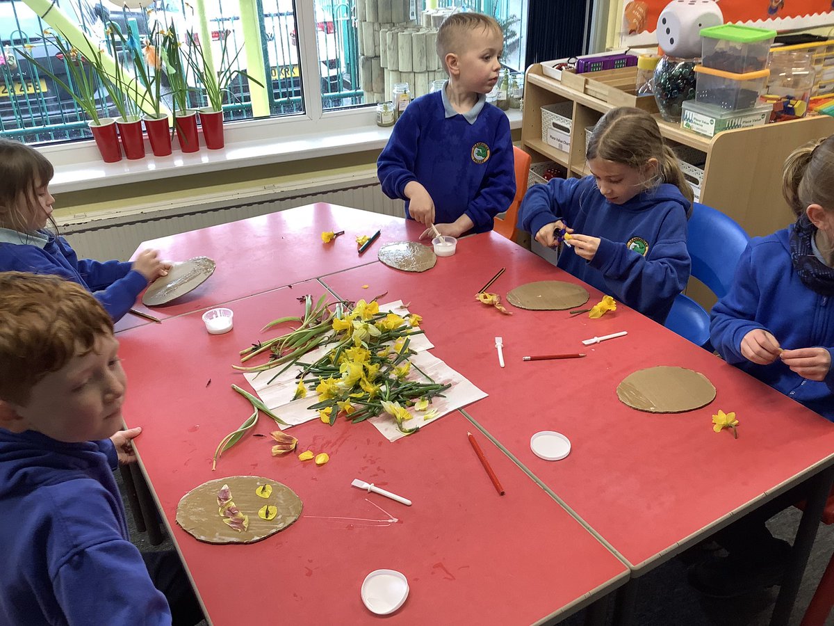 llanrhidianp's tweet photo. #LlanPysgodyn The rain didn’t stop us foraging for natural resources to make our nature Easter Eggs. #LlanFun #LlanOut #LlanExp #LlanRE https://t.co/7PhDoNFlKl