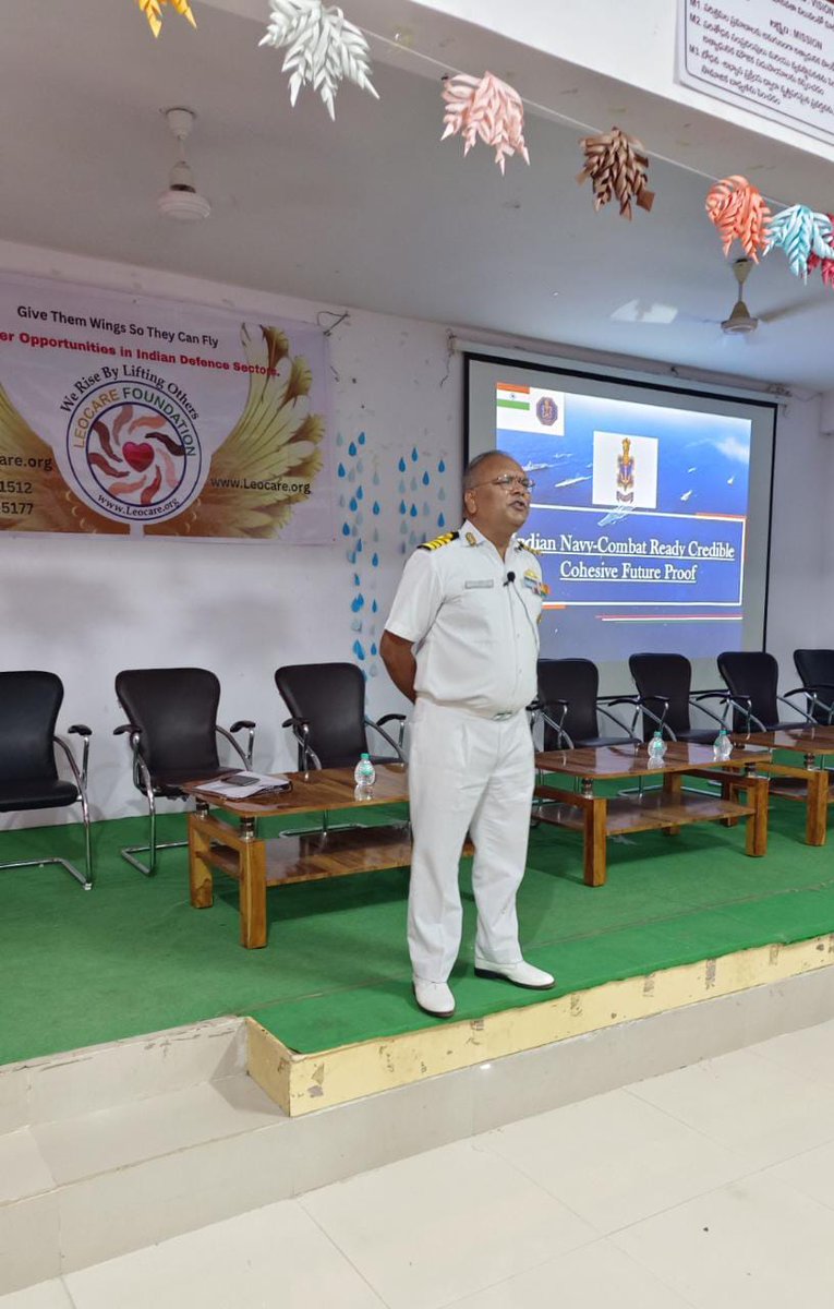 IN_HQENC's tweet photo. Indian Naval officer Captain PSS Sreenivas Prasad addressed students at #Spoorthy Engineering College #Hyderabad as a guest speaker.
While motivating them to join the #Defence Services, he explained the #career opportunities available in various branches of the #IndianNavy. https://t.co/JXJPN6TSmX